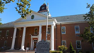 [photo, Courthouse, 109 Market St., Denton, Maryland]