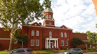 [photo, Worcester County Courthouse, One West Market St., Snow Hill, Maryland]